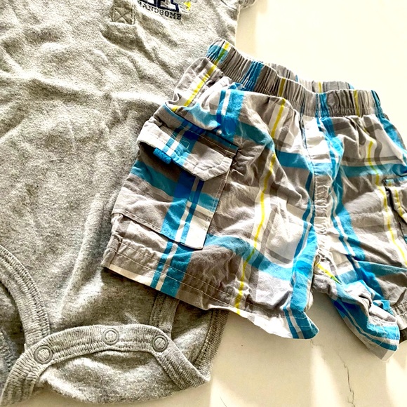 Carter’s 2-Piece “Handsome” Set (Onesie & Shorts) 12M - Picture 4 of 6